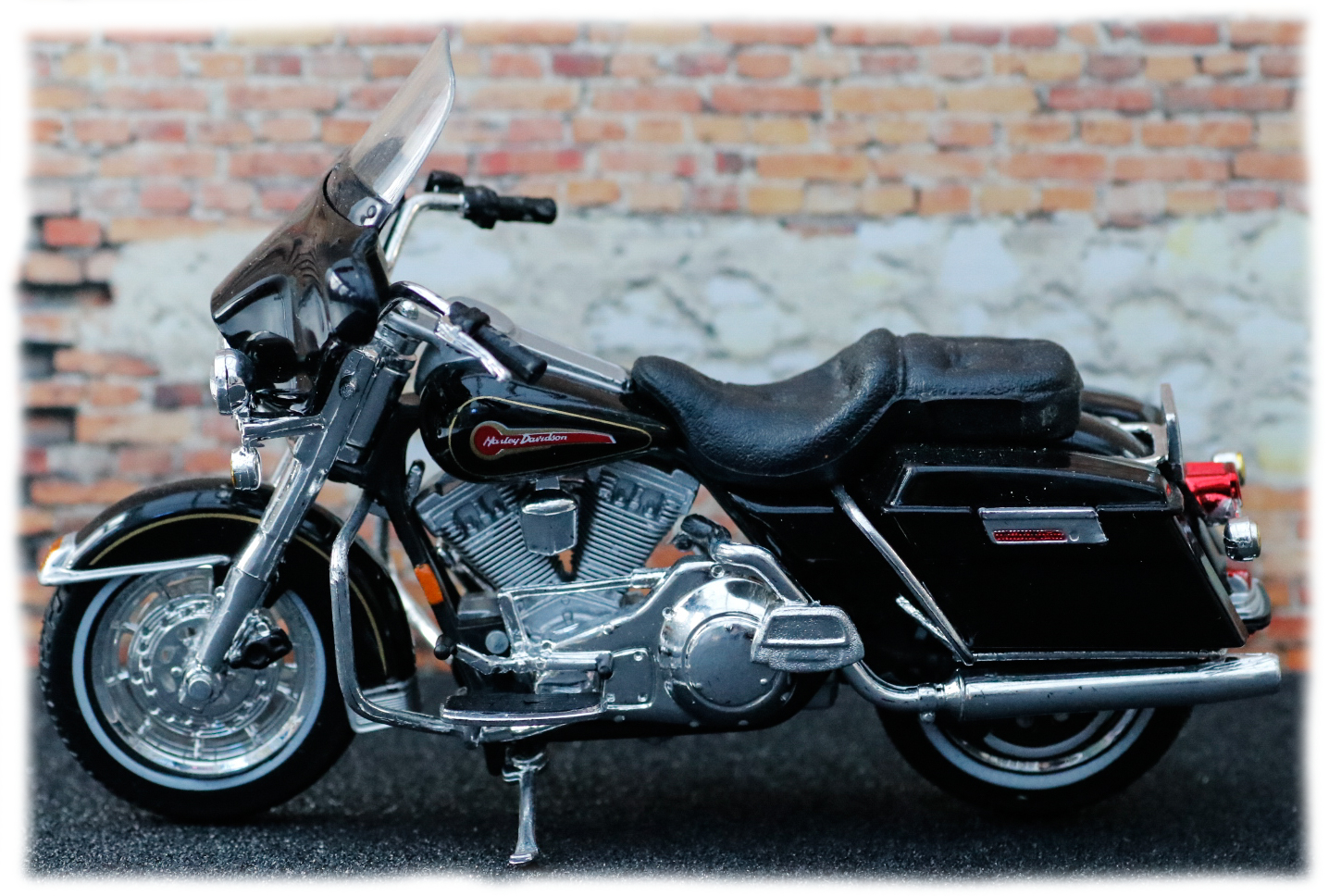 Maisto Harley Davidson FLHT Electra Glide Standard 1997