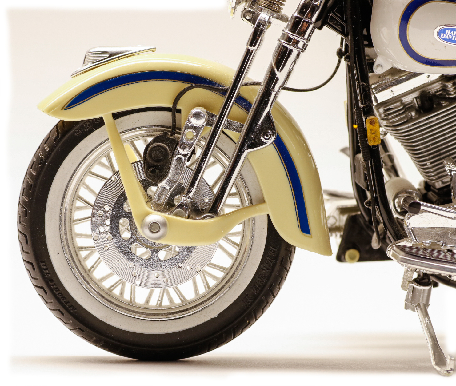 Maisto Harley Davidson FLSTS Heritage Springer