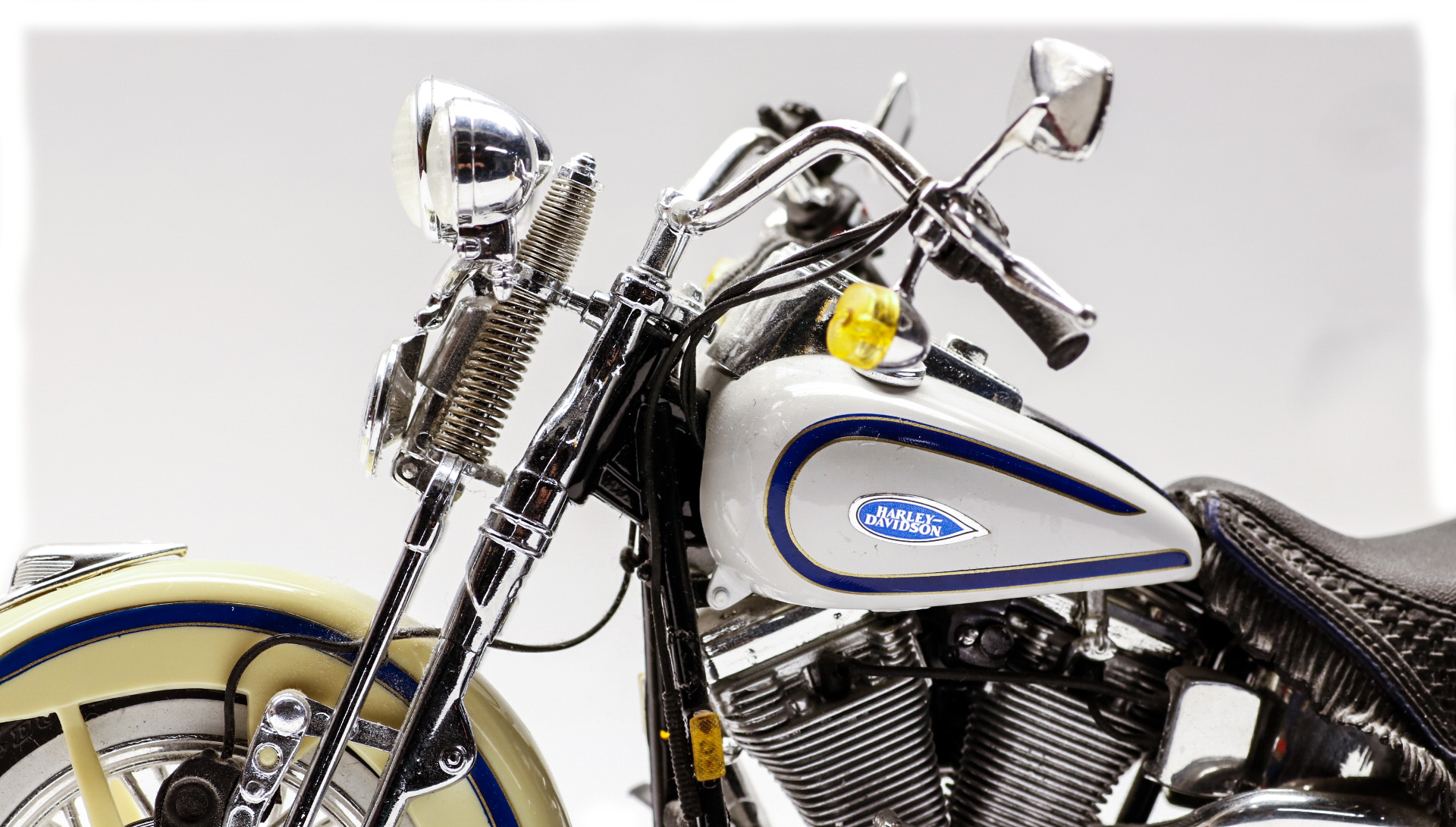 Maisto Harley Davidson FLSTS Heritage Springer