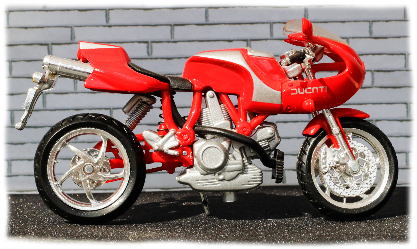 Maisto Ducati MH900E
