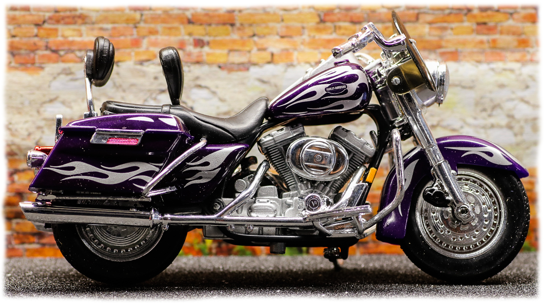 Maisto Harley Davidson FLHRSEI CVO Custom 2002