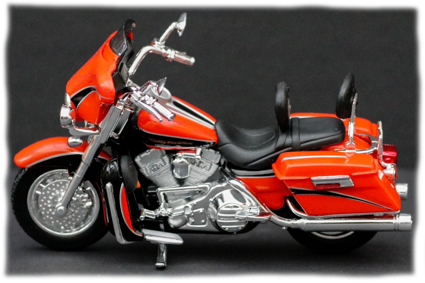 Maisto Harley Davidson FLHTCSE CVO 2004