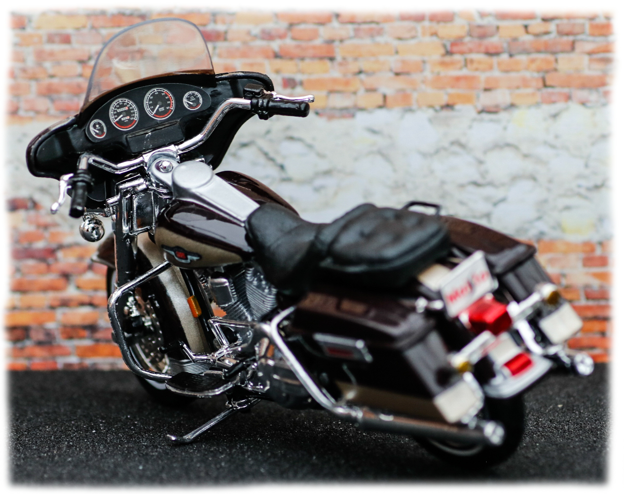 Maisto Harley Davidson FLHT Electra Glide Standard 1998