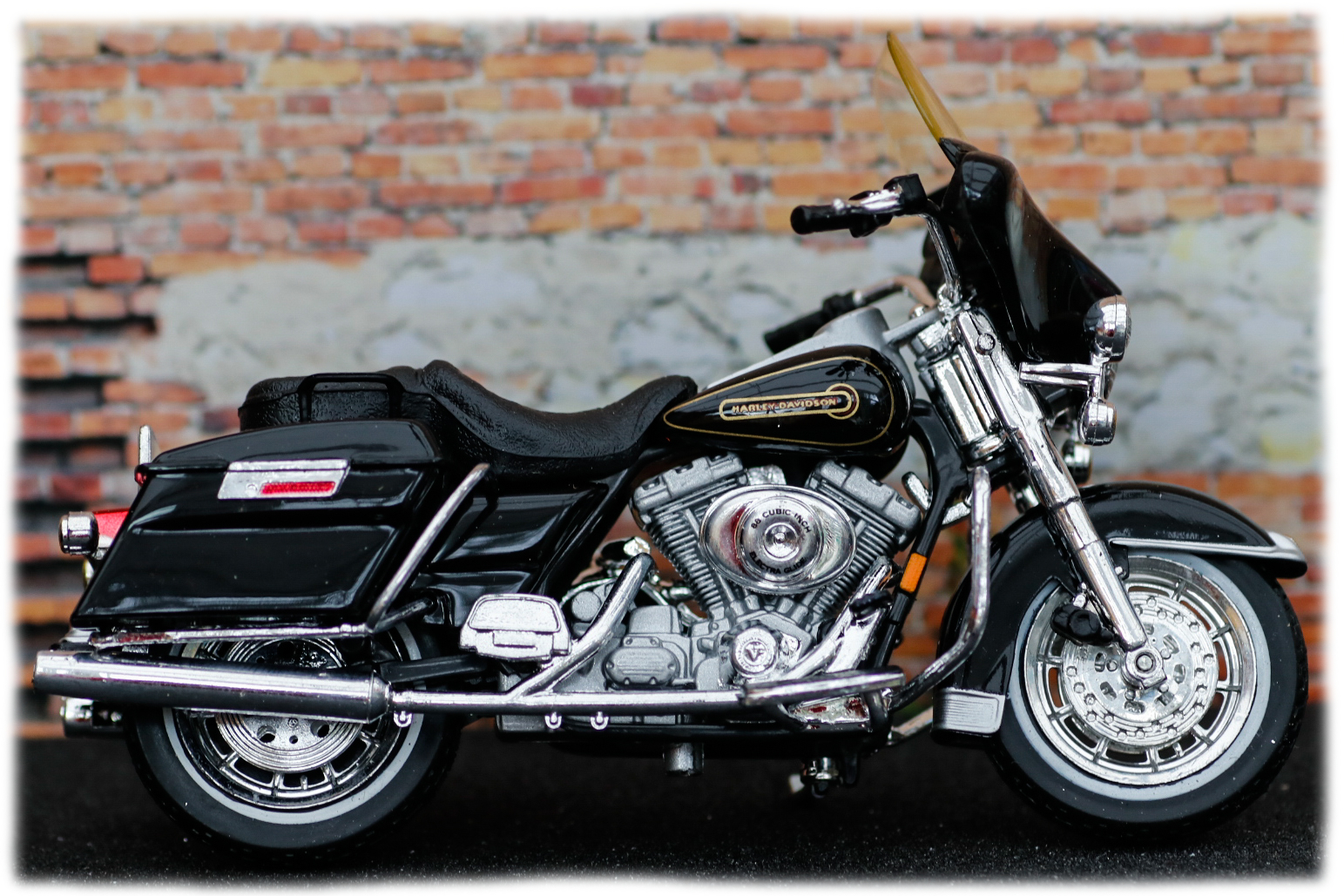 Maisto Harley Davidson FLHT Electra Glide Standard 1999
