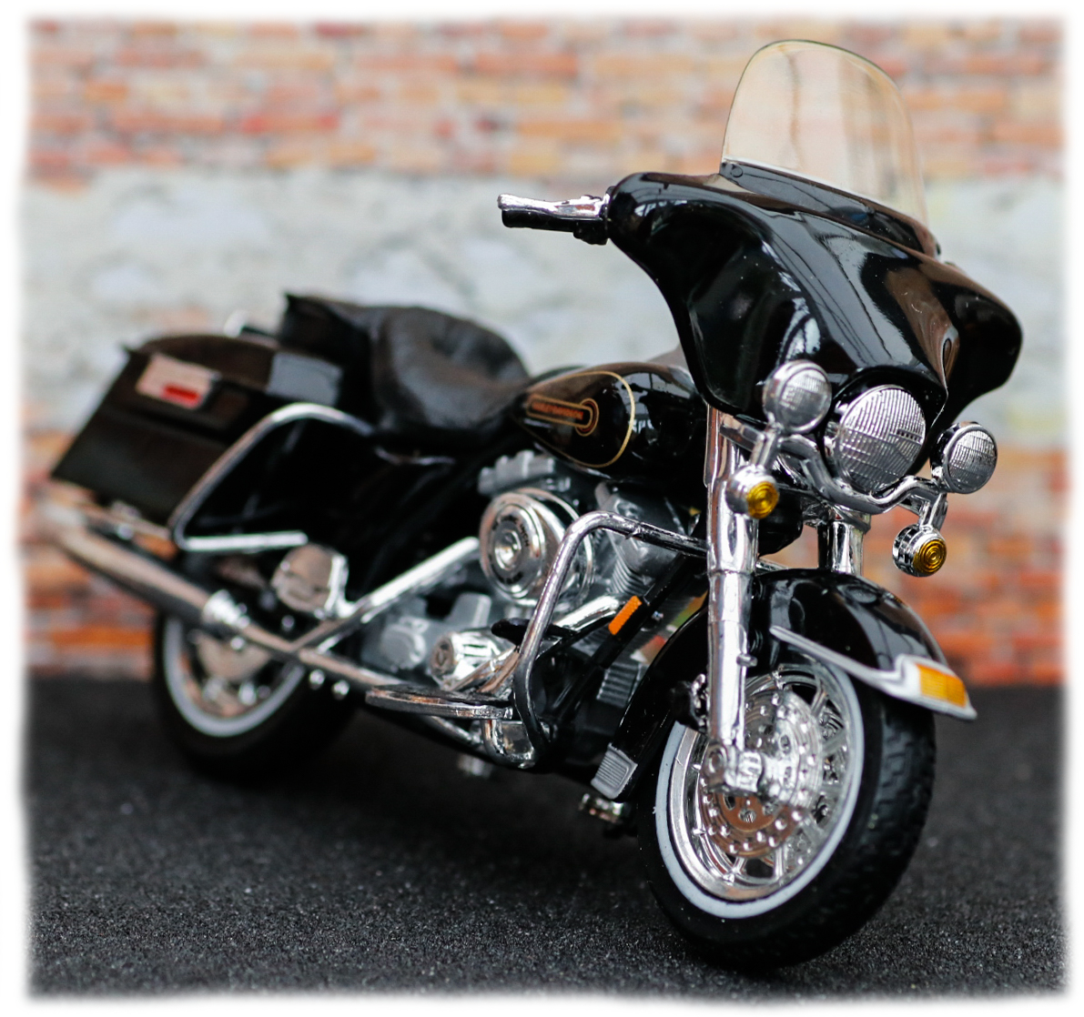 Maisto Harley Davidson FLHT Electra Glide Standard 1999