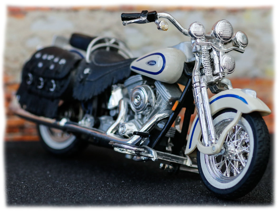 Maisto Harley Davidson FLSTS Heritage Springer 1997