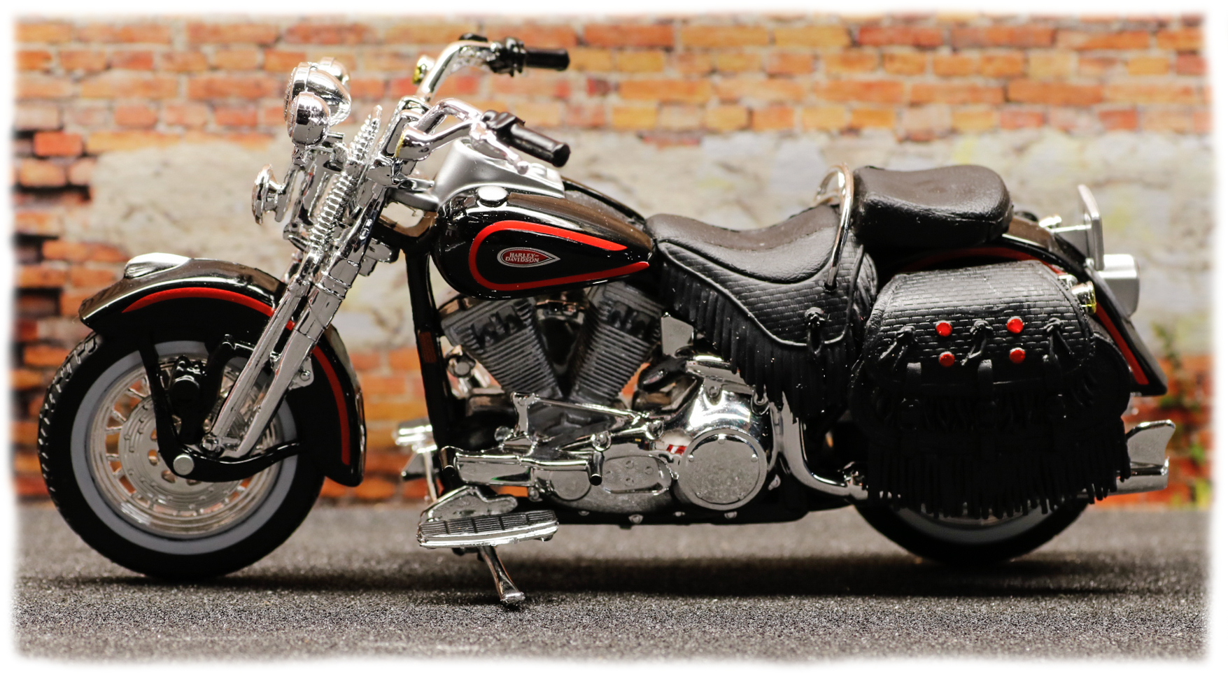Maisto Harley Davidson FLSTS Heritage Springer 1998