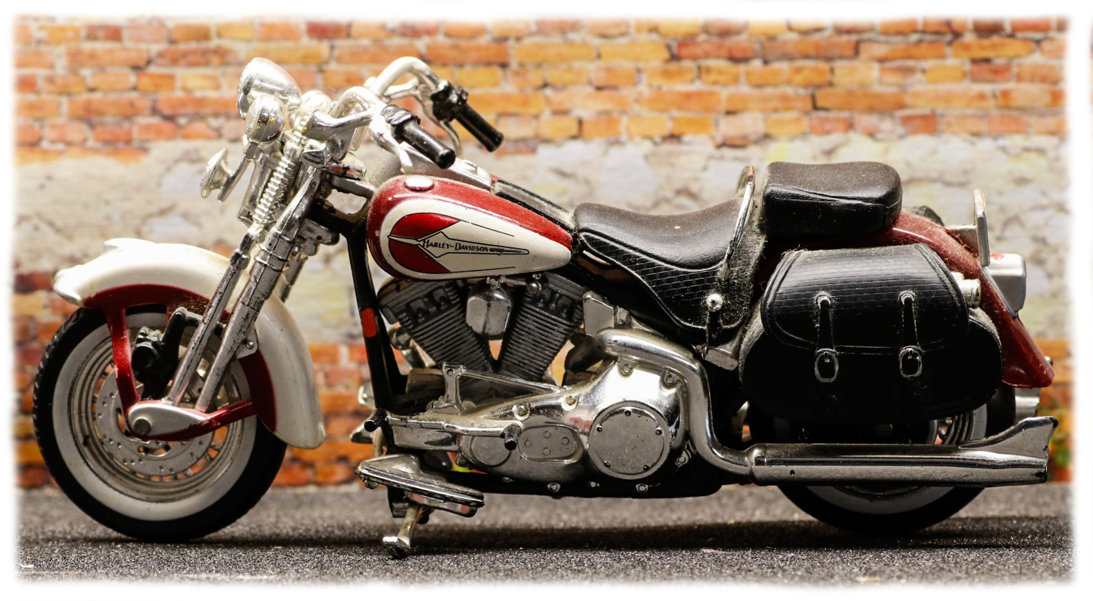 Maisto Harley Davidson FLSTS Heritage Springer 2001