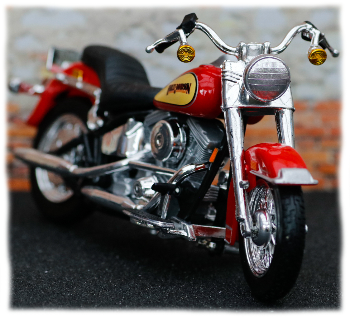 Maisto Harley Davidson FLST Heritage Softail Evolution