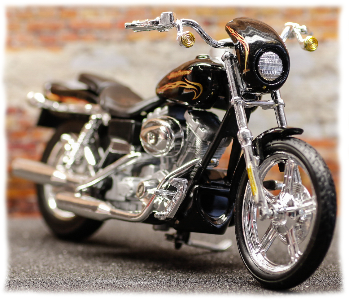 Maisto Harley Davidson FXDWG CVO Custom 2001