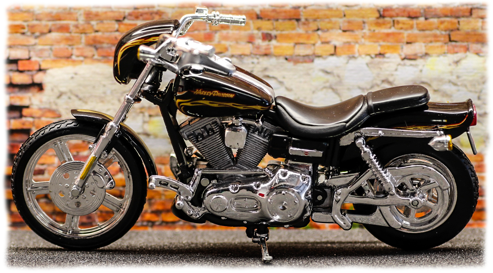 Maisto Harley Davidson FXDWG CVO Custom 2001