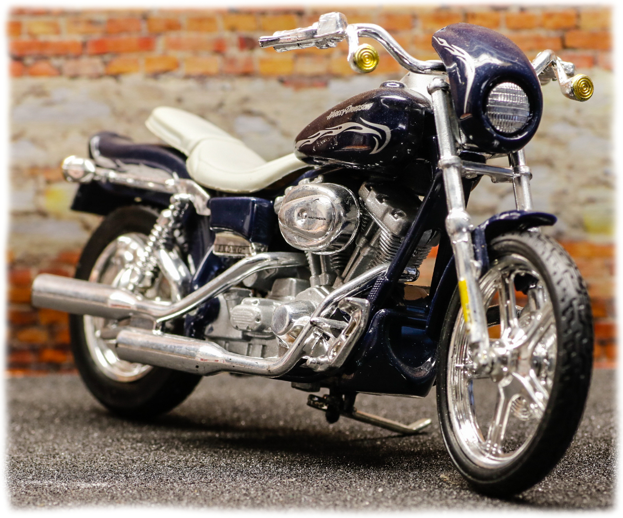 Maisto Harley Davidson FXDWG CVO Custom 2002