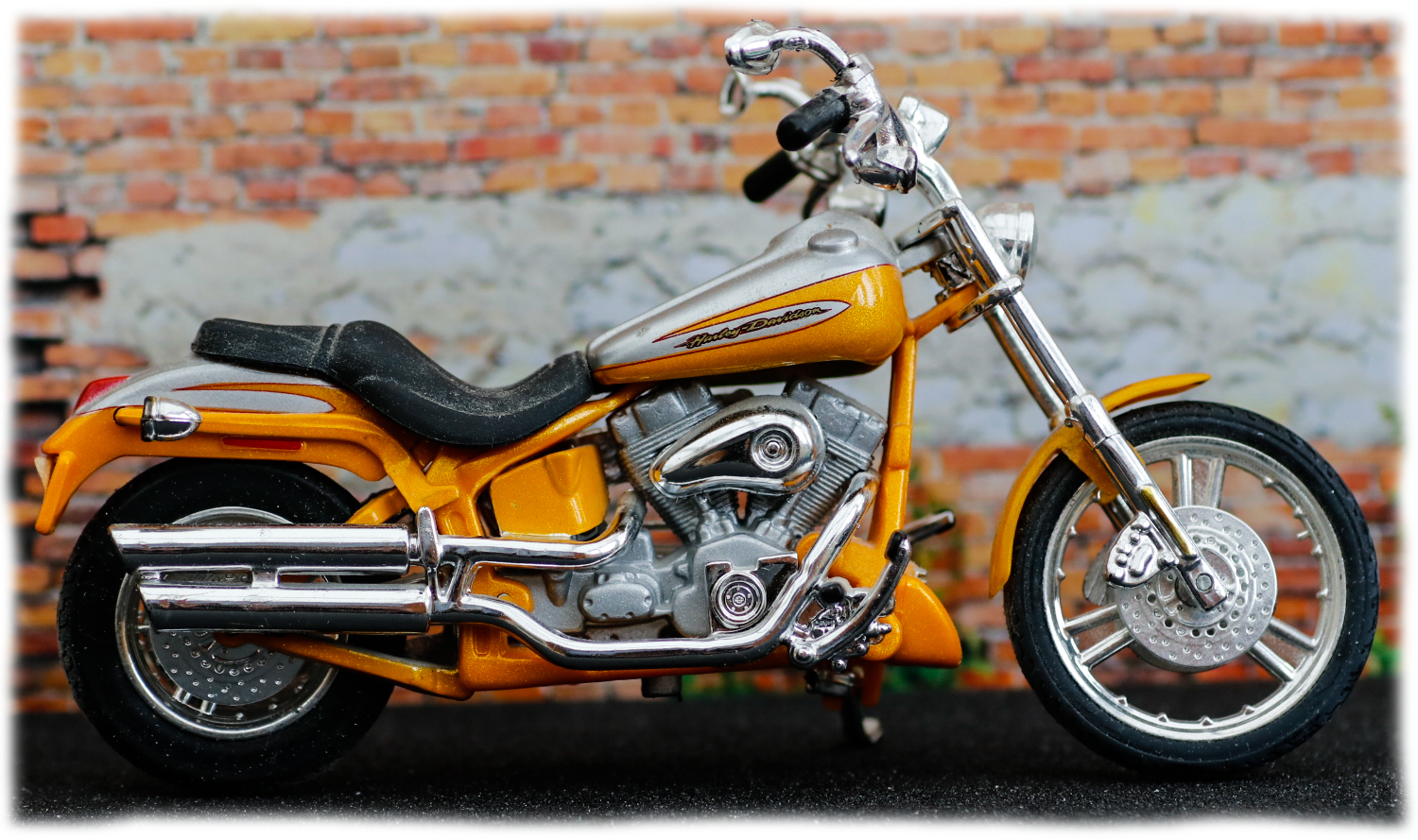 Maisto Harley Davidson FXSTDSE CVO 2004