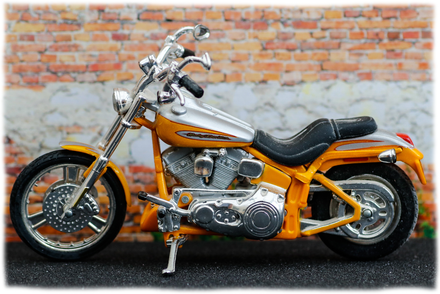 Maisto Harley Davidson FXSTDSE CVO 2004