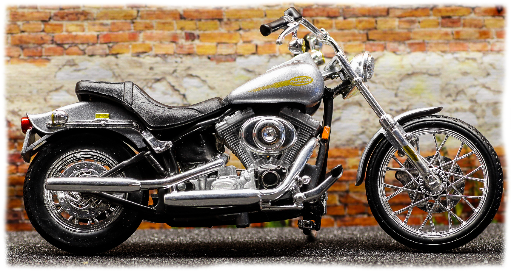 Maisto Harley Davidson FXST Softail Standard 2001