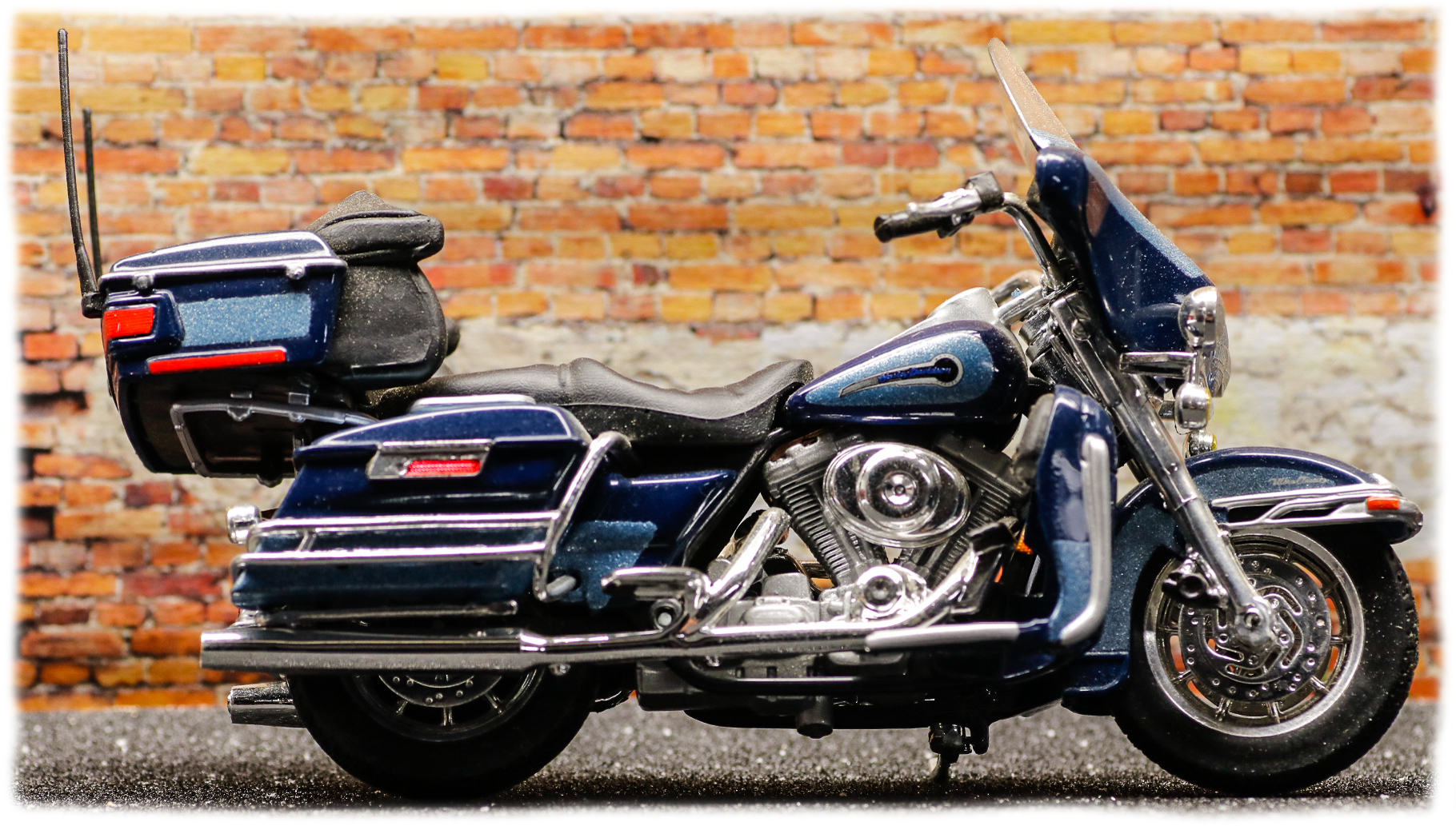 Maisto Harley Davidson FLHTCUI Peace Officer Special Edition 2002