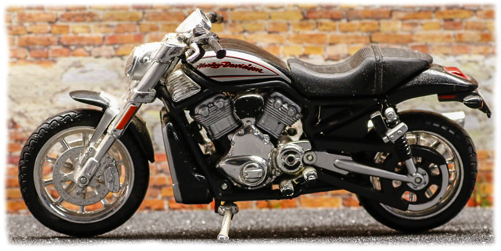 Maisto Harley Davidson VRSCR Street Rod 2006