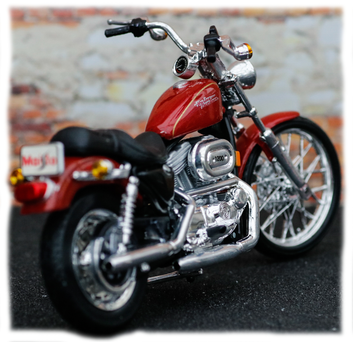 Maisto Harley Davidson XL1200C Sportster