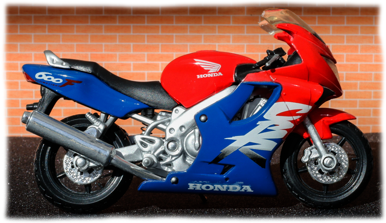 Maisto 1-18 scale Honda Motorcycles
